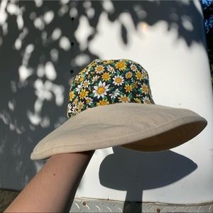 Sunflower/bee sunhat